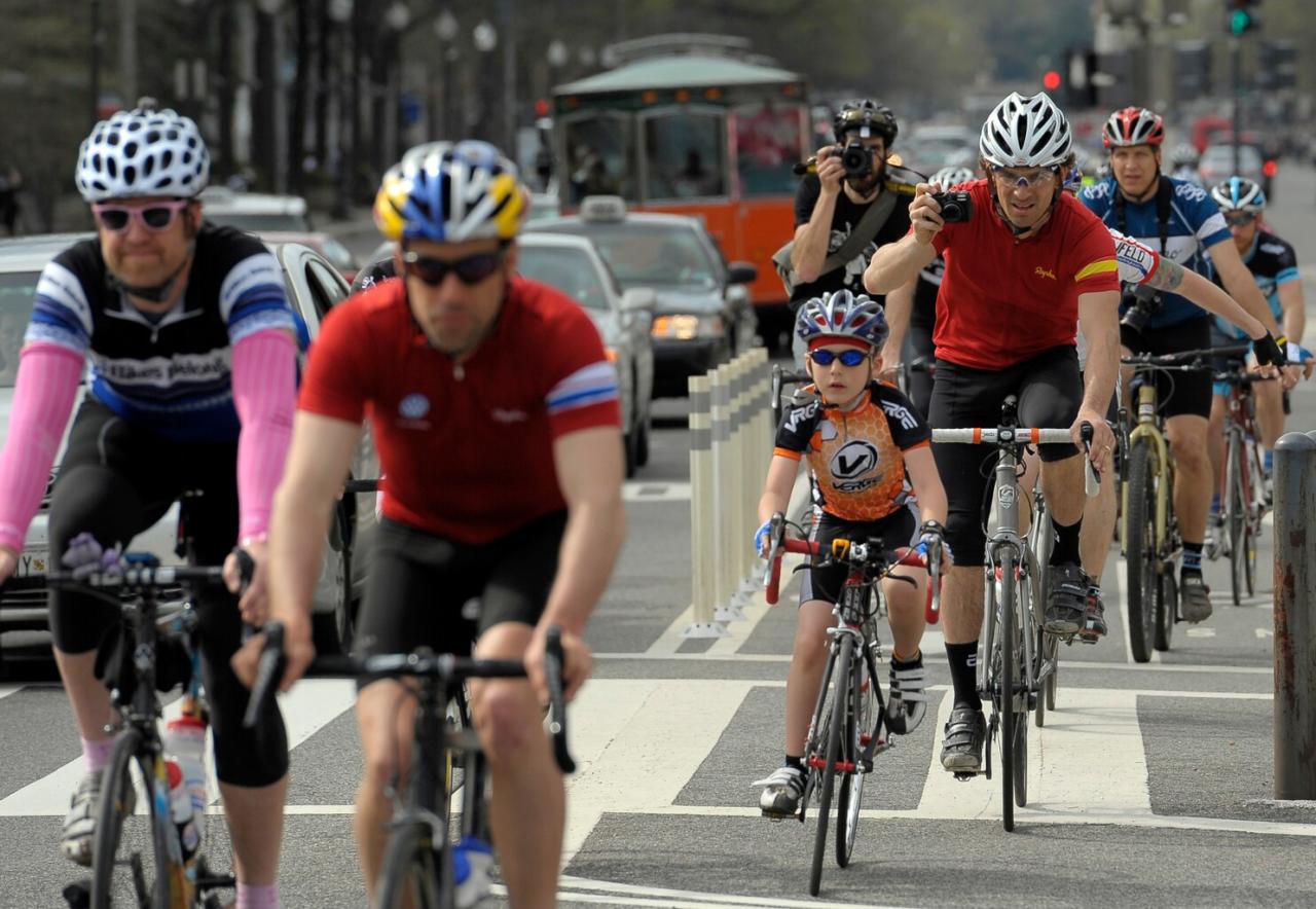 Left signal turn ca arm using bicycle dmv safety hand bicyclist road bicyclists must law pedestrians signaling gov